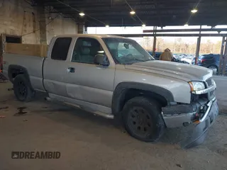2005 Chevrolet Silverado 1500 Work Truck z VIN 2GCEK19V451174119, wystawiony jako IAAI lot #41259987 z przebiegiem 244 413 mil mil oraz . Historia ofert i sprzedaży dostępna na DreamBid. Obrazek 1.