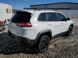 2018 Jeep Cherokee Trailhawk with VIN 1C4PJMBX0JD619737, listed as a Copart auction lot 46181354 with 117,381 mi miles and Clean Title. Bid and sale history available at carsss.com. Image 3.