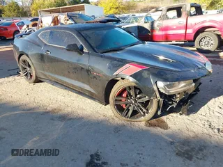 2017 Chevrolet Camaro 1SS z VIN 1G1FF1R7XH0197505, wystawiony jako IAAI lot #40849537 z przebiegiem 91 142 mil mil oraz . Historia ofert i sprzedaży dostępna na DreamBid. Obrazek 1.