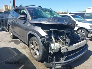 2015 Toyota Highlander Limited z VIN 5TDDKRFH2FS139999, wystawiony jako IAAI lot #42380799 z przebiegiem 66 517 mil mil oraz . Historia ofert i sprzedaży dostępna na DreamBid. Obrazek 1.