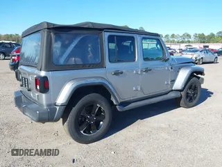 2020 Jeep Wrangler Unlimited Sahara with VIN 1C4HJXEN6LW210682, listed as a IAAI auction lot 41836201 with 32,925 mi miles. Bid and sale history available at carsss.com. Image 4.
