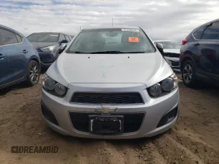 2016 Chevrolet Sonic LT z VIN 1G1JC5SH9G4180053, wystawiony jako Copart lot #77153444 z przebiegiem 72 482 mil mil oraz Nie do naprawy • Non repairable. Historia ofert i sprzedaży dostępna na DreamBid. Obrazek 5.