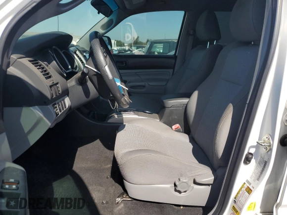2014 Toyota Tacoma PreRunner z VIN 3TMKU4HN3EM041358, wystawiony jako Copart lot #44495705 z przebiegiem 78 409 mil mil oraz Czysty tytuł • Clean title. Historia ofert i sprzedaży dostępna na DreamBid. Obrazek 7.