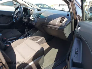 2017 Kia Forte LX z VIN KNAFK5A84H5696833, wystawiony jako IAAI lot #42024006 z przebiegiem 96 414 mil mil oraz . Historia ofert i sprzedaży dostępna na DreamBid. Obrazek 5.