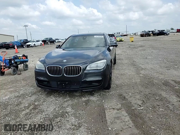 2015 BMW 7 Series 750Li z VIN WBAYE8C51FD782155, wystawiony jako Copart lot #54796505 z przebiegiem 112 772 mil mil oraz Szkoda całkowita • Salvage title. Historia ofert i sprzedaży dostępna na DreamBid. Obrazek 13.