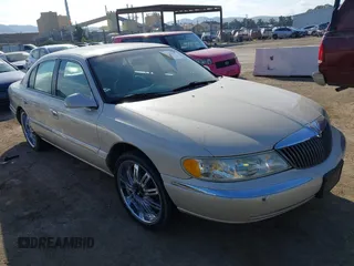 2002 Lincoln Continental with VIN 1LNHM97V22Y672557, listed as a IAAI auction lot 41442390 with 179,198 mi miles. Bid and sale history available at carsss.com. Image 1.