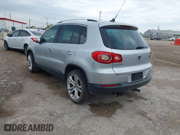 2011 Volkswagen Tiguan SEL с VIN WVGBV7AX9BW558990, выставлен на аукционе IAAI как лот 42657661 с пробегом Не указан миль и . История ставок и продаж доступна на DreamBid. Изображение 3.