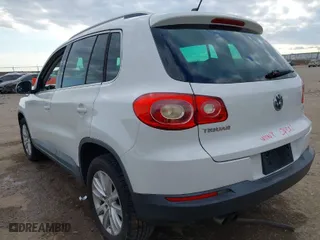 2009 Volkswagen Tiguan S with VIN WVGAV75NX9W528508, listed as a IAAI auction lot 41318636 with 175,651 mi miles. Bid and sale history available at carsss.com. Image 3.