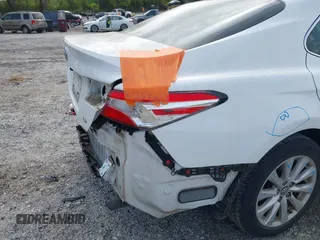 2018 Toyota Camry LE z VIN 4T1B11HK2JU096477, wystawiony jako IAAI lot #42043367 z przebiegiem 116 915 mil mil oraz . Historia ofert i sprzedaży dostępna na DreamBid. Obrazek 19.