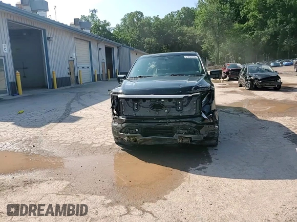 2023 Ford F-150 Lightning Pro z VIN 1FTVW1EV0PWG06971, wystawiony jako Copart lot #61850635 z przebiegiem 32 388 mil mil oraz Szkoda całkowita • Salvage title. Historia ofert i sprzedaży dostępna na DreamBid. Obrazek 13.
