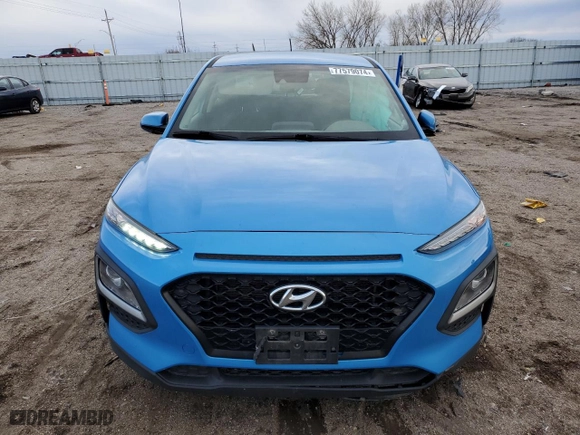 2019 Hyundai Kona SE with VIN KM8K12AAXKU252516, listed as a Copart auction lot 77579074 with 59,256 mi miles and Salvage Title. Bid and sale history available at carsss.com. Image 5.