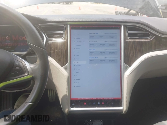 2013 Tesla Model S Performance z VIN 5YJSA1CP1DFP21827, wystawiony jako IAAI lot #42494897 z przebiegiem 148 150 mil mil oraz . Historia ofert i sprzedaży dostępna na DreamBid. Obrazek 19.