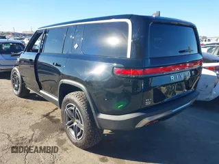 2025 Rivian R1S Adventure z VIN 7PDSGBBA4SN047584, wystawiony jako IAAI lot #41372645 z przebiegiem 501 mil mil oraz . Historia ofert i sprzedaży dostępna na DreamBid. Obrazek 3.