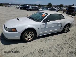 2004 Ford Mustang Standard z VIN 1FAFP40624F164974, wystawiony jako Copart lot #57714955 z przebiegiem Nie podano mil oraz Czysty tytuł • Clean title. Historia ofert i sprzedaży dostępna na DreamBid. Obrazek 1.