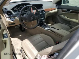 2013 Mercedes-Benz C 250 z VIN WDDGJ4HB8DG031492, wystawiony jako Copart lot #56948645 z przebiegiem 80 972 mil mil oraz Szkoda całkowita • Salvage title. Historia ofert i sprzedaży dostępna na DreamBid. Obrazek 8.