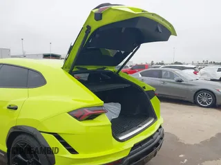 2024 Lamborghini Urus Performante z VIN ZPBUC3ZL1RLA32922, wystawiony jako IAAI lot #41561732 z przebiegiem 52 mil mil oraz . Historia ofert i sprzedaży dostępna na DreamBid. Obrazek 17.