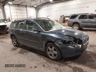 2005 Volvo V50 with VIN YV1MJ682852096117, listed as a IAAI auction lot 41532856 with 122,262 mi miles. Bid and sale history available at carsss.com. Image 1.