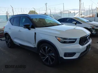 2020 Volvo XC40 R-Design z VIN YV4AC2HM1L2345896, wystawiony jako IAAI lot #41980140 z przebiegiem 79 015 mil mil oraz . Historia ofert i sprzedaży dostępna na DreamBid. Obrazek 1.