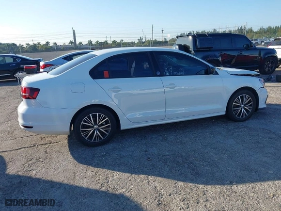 2018 Volkswagen Jetta 1.4T SE with VIN 3VWDB7AJXJM225016, listed as a IAAI auction lot 41309884 with 57,773 mi miles. Bid and sale history available at carsss.com. Image 4.