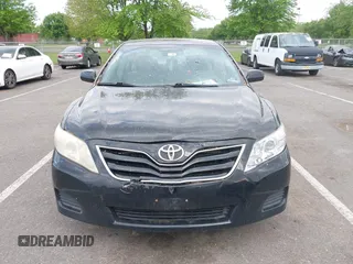2010 Toyota Camry z VIN 4T1BF3EK3AU551502, wystawiony jako IAAI lot #42216721 z przebiegiem 143 695 mil mil oraz . Historia ofert i sprzedaży dostępna na DreamBid. Obrazek 12.