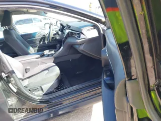 2019 Toyota Camry LE z VIN 4T1B11HK8KU197444, wystawiony jako IAAI lot #41710904 z przebiegiem 137 766 mil mil oraz . Historia ofert i sprzedaży dostępna na DreamBid. Obrazek 5.