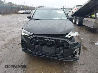 2024 Audi Q3 S line Premium Plus z VIN WA1EECF32R1043458, wystawiony jako IAAI lot #41965598 z przebiegiem 21 524 mil mil oraz . Historia ofert i sprzedaży dostępna na DreamBid. Obrazek 12.