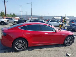 2014 Tesla Model S 60 z VIN 5YJSA1H16EFP42727, wystawiony jako IAAI lot #42544475 z przebiegiem 166 877 mil mil oraz . Historia ofert i sprzedaży dostępna na DreamBid. Obrazek 14.