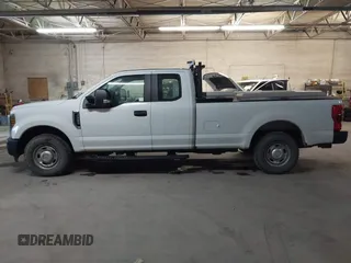 2018 Ford F-250 XL с VIN 1FT7X2A60JEC48083, выставлен на аукционе IAAI как лот 42175872 с пробегом 213 705 миль миль и . История ставок и продаж доступна на DreamBid. Изображение 14.