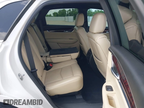2017 Cadillac XT5 Luxury FWD z VIN 1GYKNBRS0HZ194069, wystawiony jako IAAI lot #42688346 z przebiegiem Nie podano mil oraz . Historia ofert i sprzedaży dostępna na DreamBid. Obrazek 8.