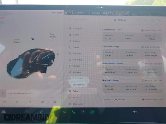 2018 Tesla Model 3 Long Range Battery z VIN 5YJ3E1EB9JF086703, wystawiony jako IAAI lot #42290193 z przebiegiem 46 255 mil mil oraz . Historia ofert i sprzedaży dostępna na DreamBid. Obrazek 7.