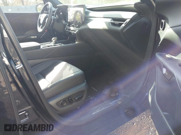 2024 Lexus RX 350 z VIN 2T2BAMCA6RC079450, wystawiony jako IAAI lot #41781873 z przebiegiem 6749 mil mil oraz . Historia ofert i sprzedaży dostępna na DreamBid. Obrazek 5.
