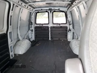 2010 GMC Savana z VIN 1GTUGAD42A1143608, wystawiony jako Copart lot #55399005 z przebiegiem 124 929 mil mil oraz Szkoda całkowita • Salvage title. Historia ofert i sprzedaży dostępna na DreamBid. Obrazek 10.