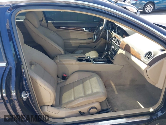 2014 Mercedes-Benz C 250 с VIN WDDGJ4HB1EG259318, выставлен на аукционе IAAI как лот 41817340 с пробегом 154 570 миль миль и . История ставок и продаж доступна на DreamBid. Изображение 5.