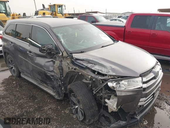 2018 Toyota Highlander LE with VIN 5TDZZRFH0JS249069, listed as a IAAI auction lot 41710956 with 83,598 mi miles and . Bid and sale history available at DreamBid. Image 6.