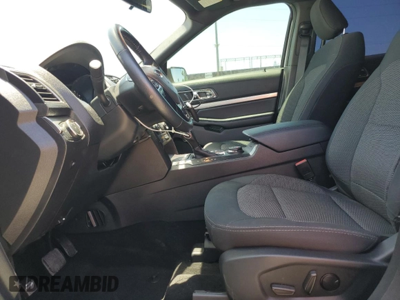 2019 Ford Explorer XLT z VIN 1FM5K8D89KGA28349, wystawiony jako Copart lot #61260465 z przebiegiem 26 254 mil mil oraz Szkoda całkowita • Salvage title. Historia ofert i sprzedaży dostępna na DreamBid. Obrazek 7.