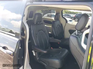 2019 Chrysler Pacifica Touring L with VIN 2C4RC1BG7KR627074, listed as a IAAI auction lot 41930694 with 69,210 mi miles. Bid and sale history available at carsss.com. Image 8.