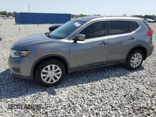2017 Nissan Rogue S z VIN 5N1AT2MV1HC883674, wystawiony jako Copart lot #57305245 z przebiegiem 82 338 mil mil oraz Szkoda całkowita • Salvage title. Historia ofert i sprzedaży dostępna na DreamBid. Obrazek 1.