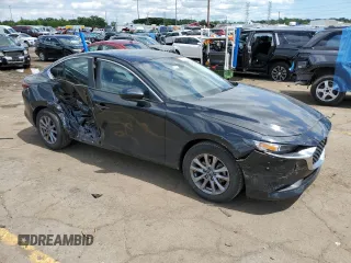 2022 Mazda 3 2.0 with VIN 3MZBPAA78NM306967, listed as a Copart auction lot 60905384 with 32,135 mi miles and Salvage Title. Bid and sale history available at DreamBid. Image 4.
