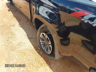 2022 Chevrolet Colorado 4WD Z71 z VIN 1GCGTDEN5N1327500, wystawiony jako IAAI lot #42265450 z przebiegiem 48 680 mil mil oraz . Historia ofert i sprzedaży dostępna na DreamBid. Obrazek 6.