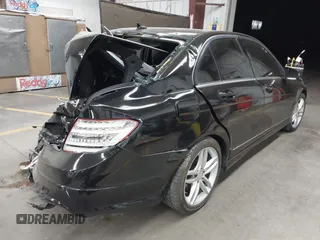 2014 Mercedes-Benz C 250 Sport z VIN WDDGF4HB6EG158079, wystawiony jako IAAI lot #41670460 z przebiegiem 169 214 mil mil oraz . Historia ofert i sprzedaży dostępna na DreamBid. Obrazek 4.