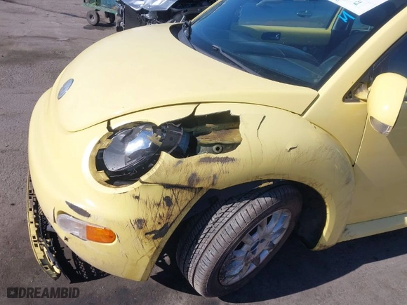 2004 Volkswagen New Beetle GLS with VIN 3VWCK21C24M401156, listed as a IAAI auction lot 41301576 with 137,591 mi miles. Bid and sale history available at carsss.com. Image 6.