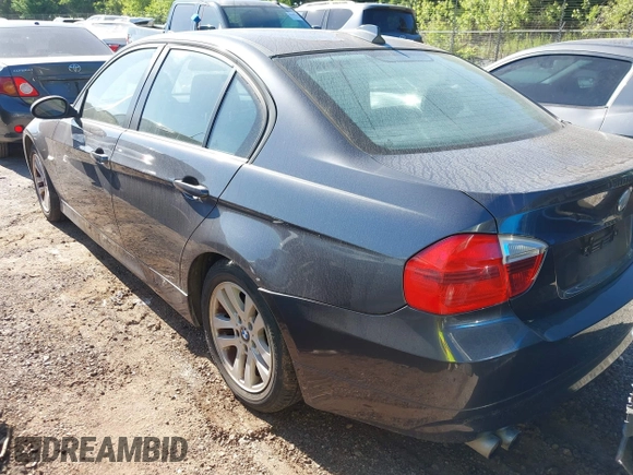 2007 BMW 3 Series 328xi z VIN WBAVC935X7KZ70426, wystawiony jako IAAI lot #42208879 z przebiegiem 103 714 mil mil oraz . Historia ofert i sprzedaży dostępna na DreamBid. Obrazek 3.