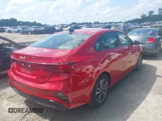 2024 Kia Forte LXS z VIN 3KPF24AD4RE746100, wystawiony jako IAAI lot #42257968 z przebiegiem 34 015 mil mil oraz . Historia ofert i sprzedaży dostępna na DreamBid. Obrazek 4.