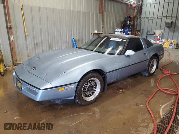 1984 Chevrolet Corvette z VIN 1G1AY0788E5113478, wystawiony jako Copart lot #60860615 z przebiegiem Nie podano mil oraz Czysty tytuł • Clean title. Historia ofert i sprzedaży dostępna na DreamBid. Obrazek 1.