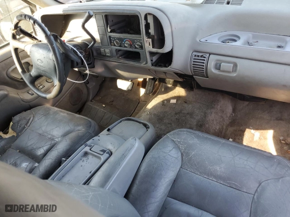 1996 Chevrolet Tahoe with VIN 3GNEK18R9TG128883, listed as a Copart auction lot 83367764 with 183,713 mi miles and Clean Title. Bid and sale history available at carsss.com. Image 8.