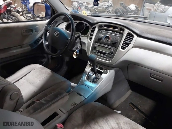 2004 Toyota Highlander with VIN JTEEP21A340004047, listed as a IAAI auction lot 41919779 with 274,110 mi miles. Bid and sale history available at carsss.com. Image 5.