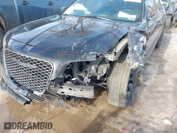 2020 Chrysler 300 S z VIN 2C3CCABT0LH180828, wystawiony jako IAAI lot #41370520 z przebiegiem 47 258 mil mil oraz . Historia ofert i sprzedaży dostępna na DreamBid. Obrazek 6.