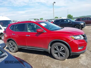 2017 Nissan Rogue SL z VIN 5N1AT2MV4HC778305, wystawiony jako IAAI lot #42380176 z przebiegiem 139 778 mil mil oraz . Historia ofert i sprzedaży dostępna na DreamBid. Obrazek 13.