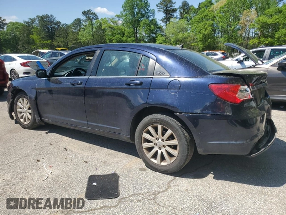 2012 Chrysler 200 Touring z VIN 1C3CCBBB3CN189625, wystawiony jako Copart lot #52030465 z przebiegiem 245 535 mil mil oraz Szkoda całkowita • Salvage title. Historia ofert i sprzedaży dostępna na DreamBid. Obrazek 2.