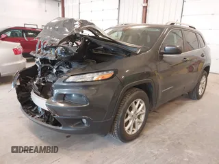 2016 Jeep Cherokee Latitude z VIN 1C4PJMCB3GW187502, wystawiony jako IAAI lot #42048898 z przebiegiem 151 450 mil mil oraz . Historia ofert i sprzedaży dostępna na DreamBid. Obrazek 2.